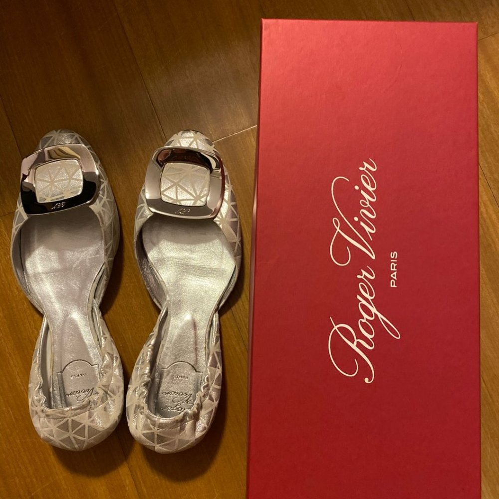 Roger Vivier Women Flats 37 Size Good condition